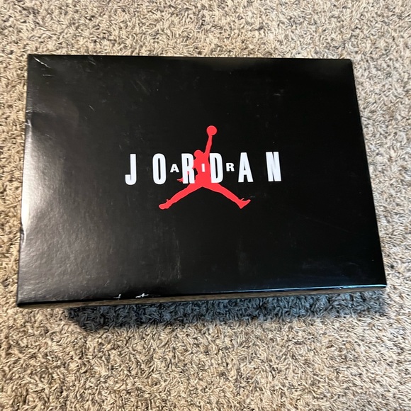 Jordan 11  72-10 low - Picture 2 of 4